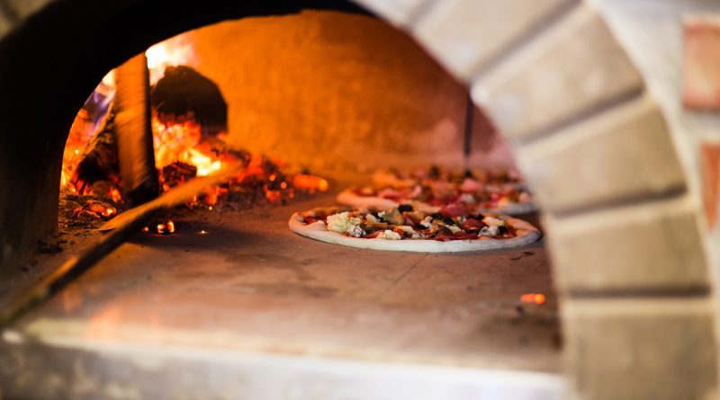 Four à pizza au feu de bois: comment choisir le meilleur pour votre  pizzeria.